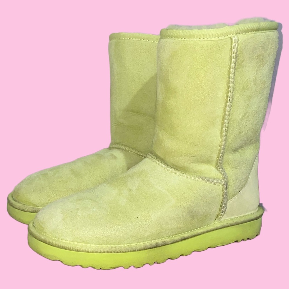 UGG Women’s Classic Short II Lime green/Neon Yellow